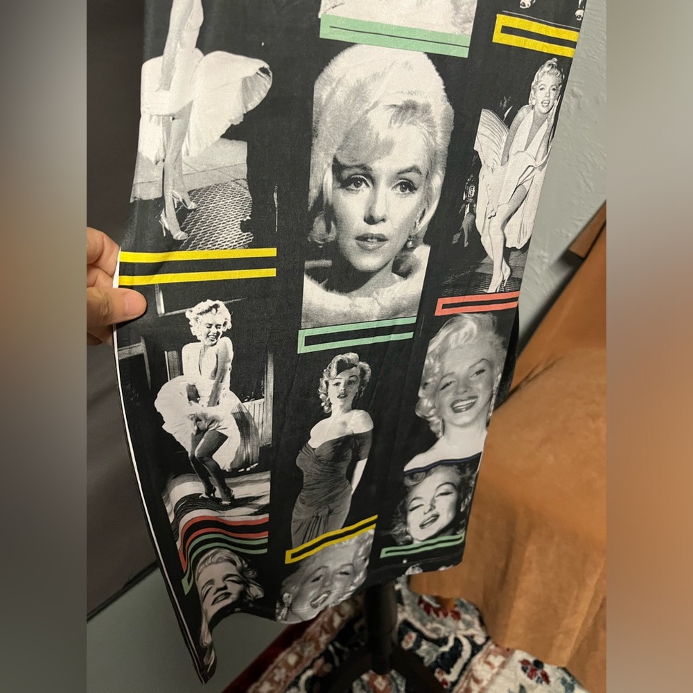 Unique Marilyn Monroe pictures mini dress. size small. Excellent condition - Picture 5 of 5